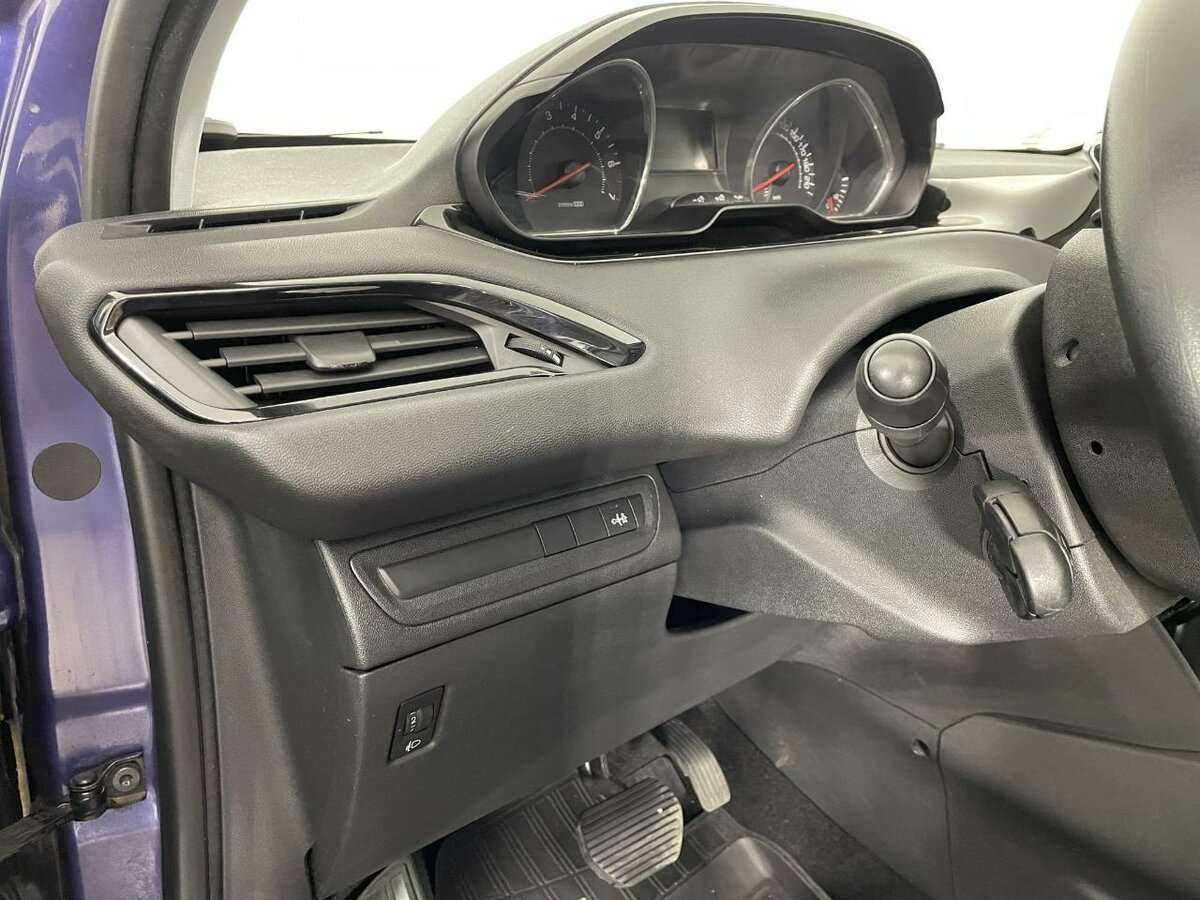Купить Peugeot 208, 2014, 147 190 км, фото №9