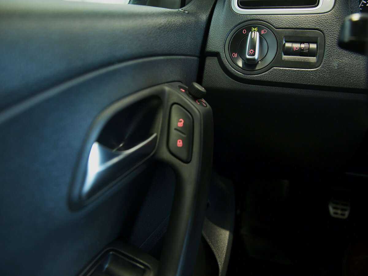 Купить Volkswagen Polo, 2016, 121 364 км, фото №9