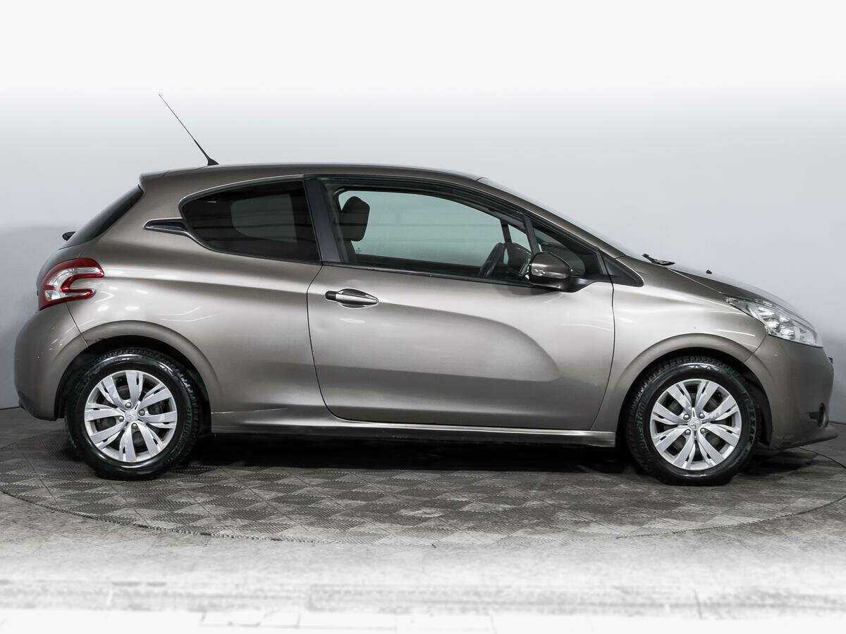 Купить Peugeot 208, 2013, 107 930 км, фото №4