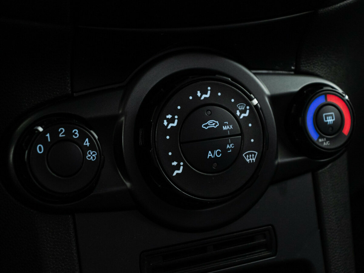 Купить Ford Fiesta Mk6 Рестайлинг, 2015, 170 182 км, фото №15